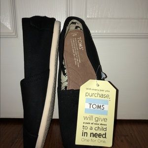 Brand New Toms Women’s W7